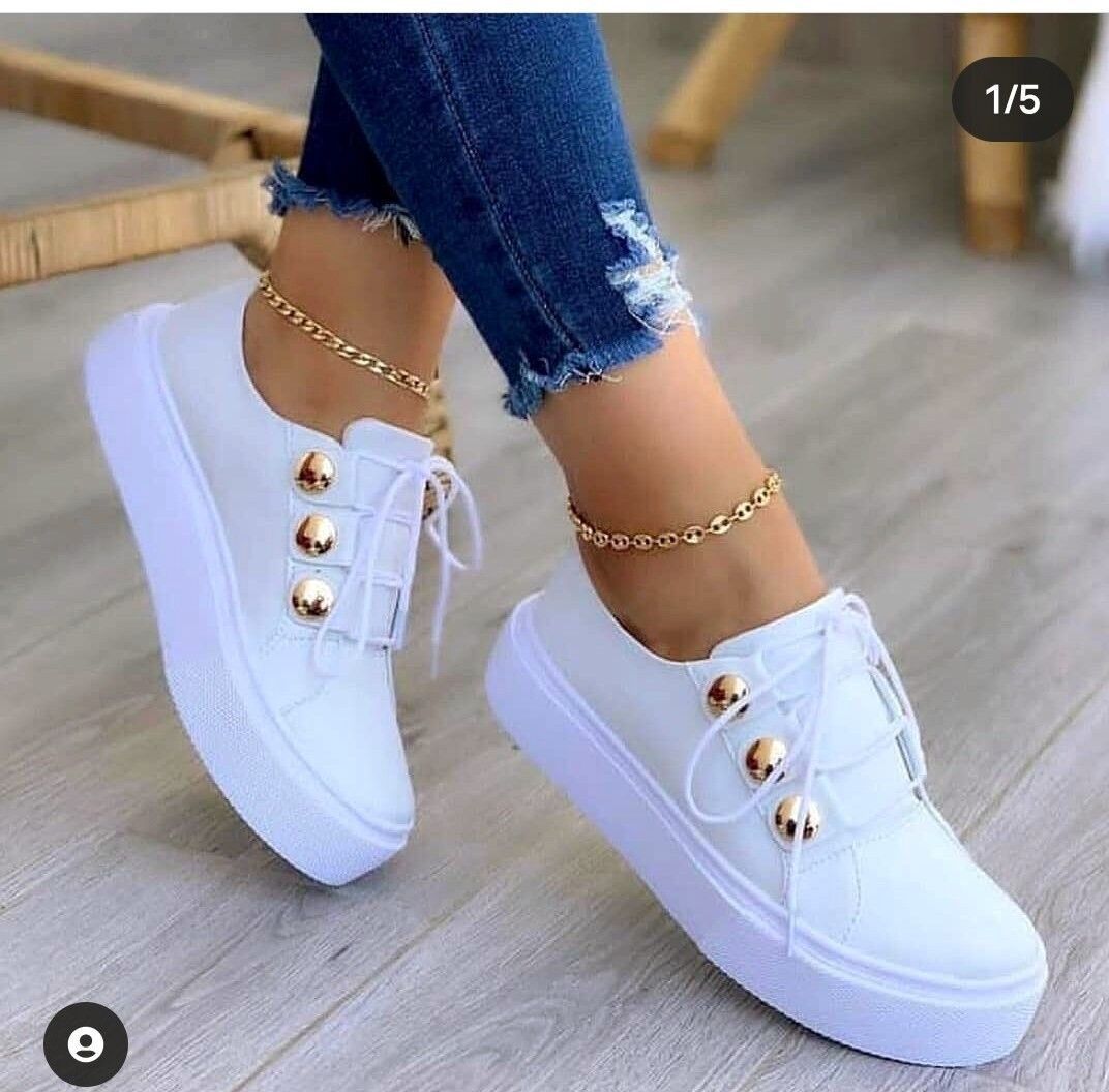 Sneakers dorées à plateforme élégante